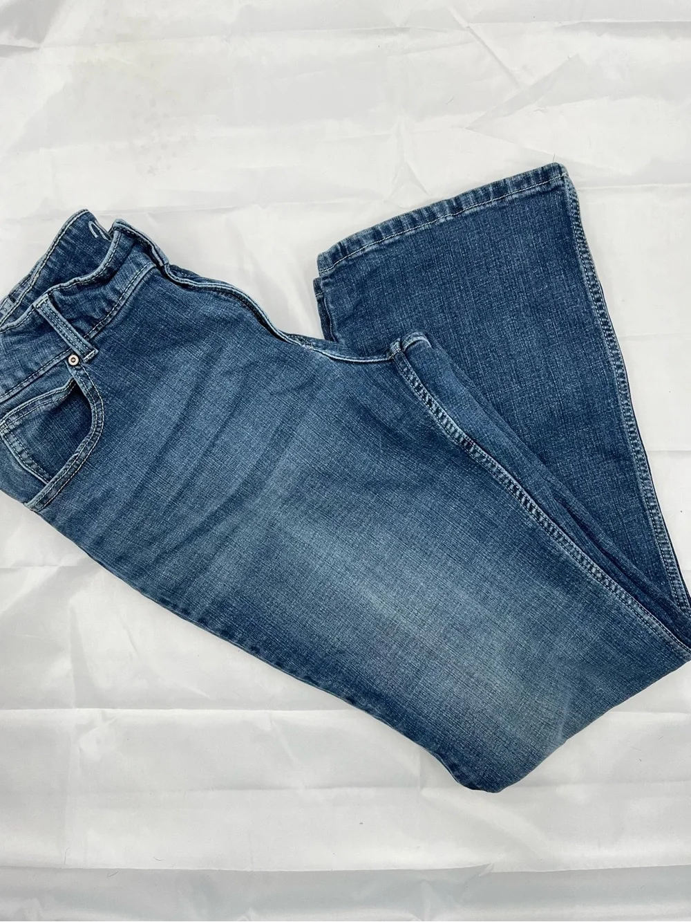 160 Wrangler Women’s Medium Wash Blue Boot Cut Jeans